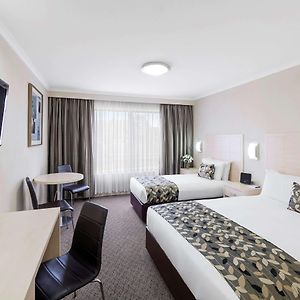 Deluxe Queen & Single Room